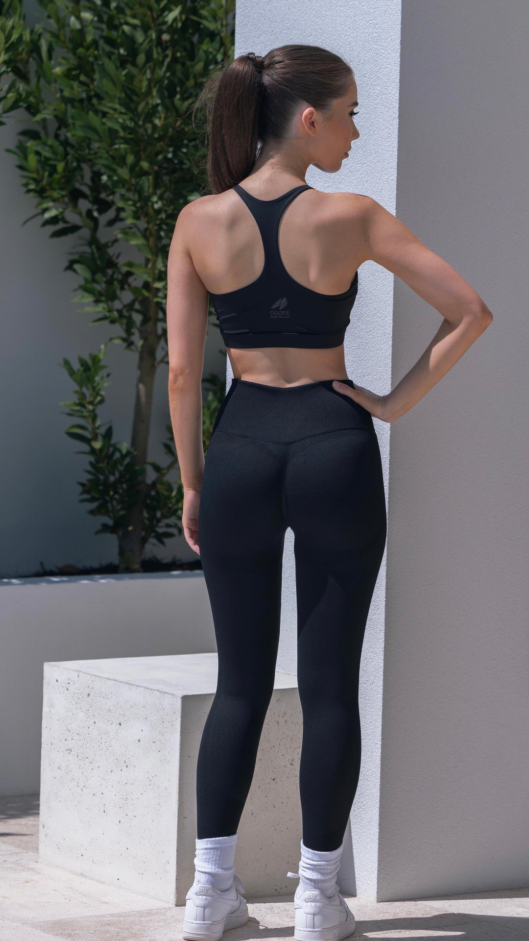 Seam-Free Support Crop Top Black